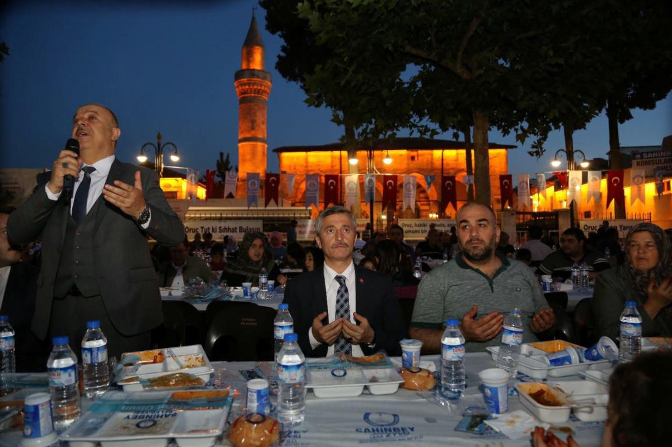 Gaziantep'te binlerce vatandaş orucunu birlikte açtı